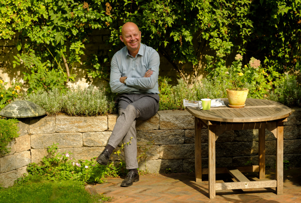 Herr Hustert in seinem Garten